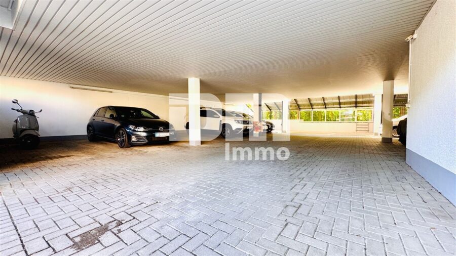 Hochklassige Dreizimmerwohnung im 1.OG mit Loggia + TG Stellplatz in gesuchter Lage - Tiefgarage